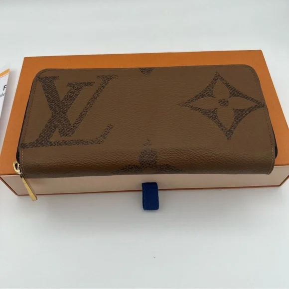Authentic Louis Vuitton Reversable Brown zippy Wallet❤️ - Picture 4 of 11